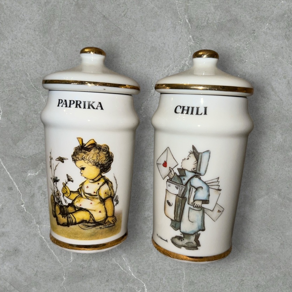 Vintage 1987 Japan Danbury Mint M.J. Hummel Spice Jar Set Little Companions